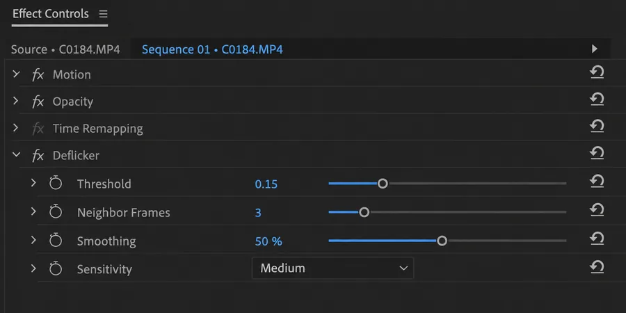 Premiere Pro Deflicker filtre parametre paneli Premiere Pro Effect Controls panelinde Deflicker filter parametreleri Threshold Neighbor Frames Smoothing değer